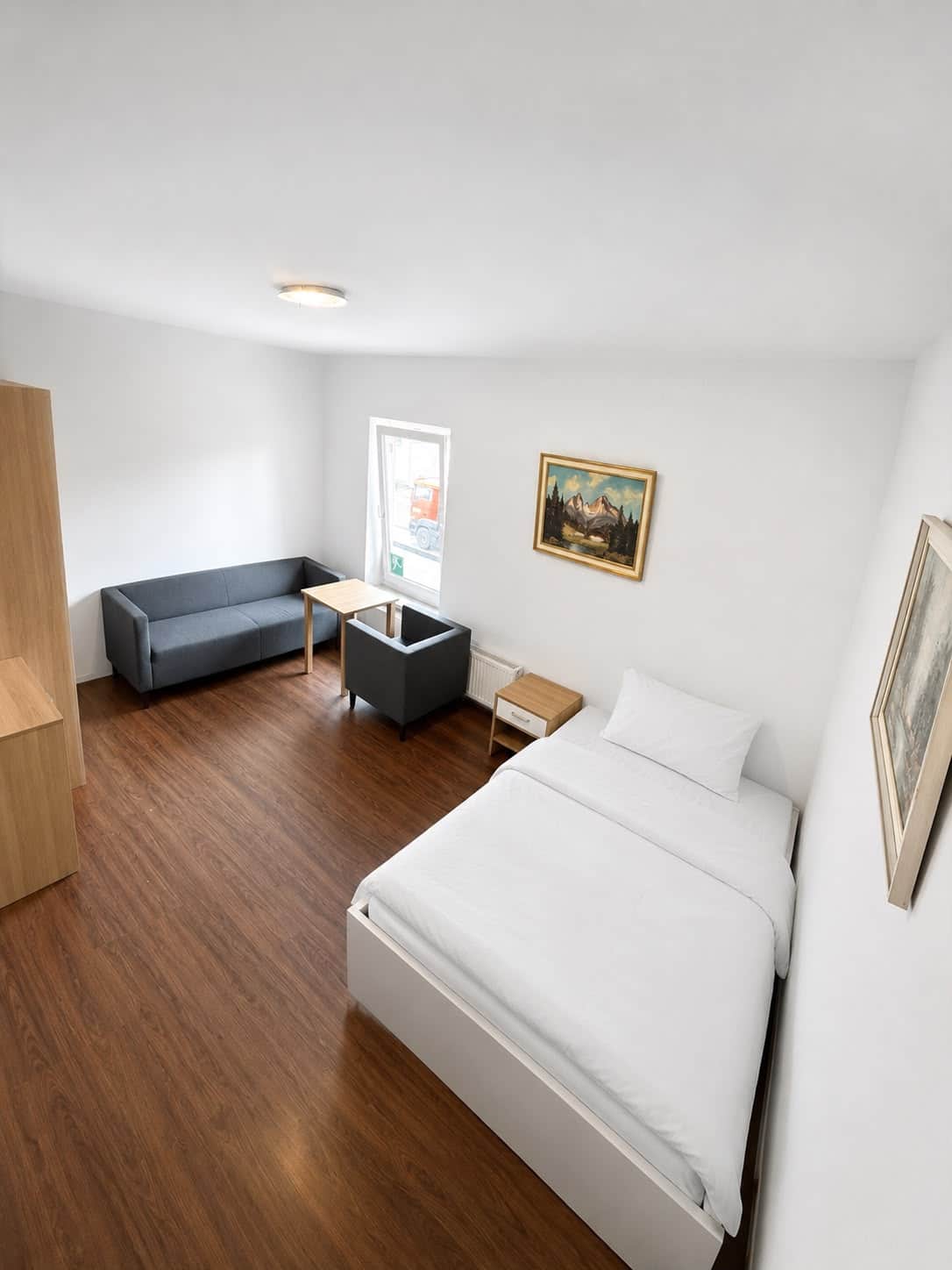 Möbliertes Einzelzimmer im Elbe Hostel Hamburg – Monteurzimmer in Hamburg-Harburg
