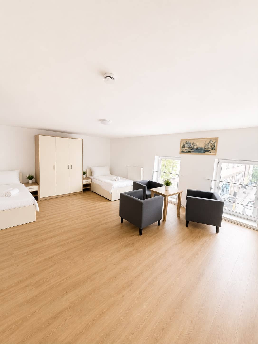 Dreibettzimmer – Für Projektteams und Gruppen. Drei Betten, viel Raum und alle Annehmlichkeiten.