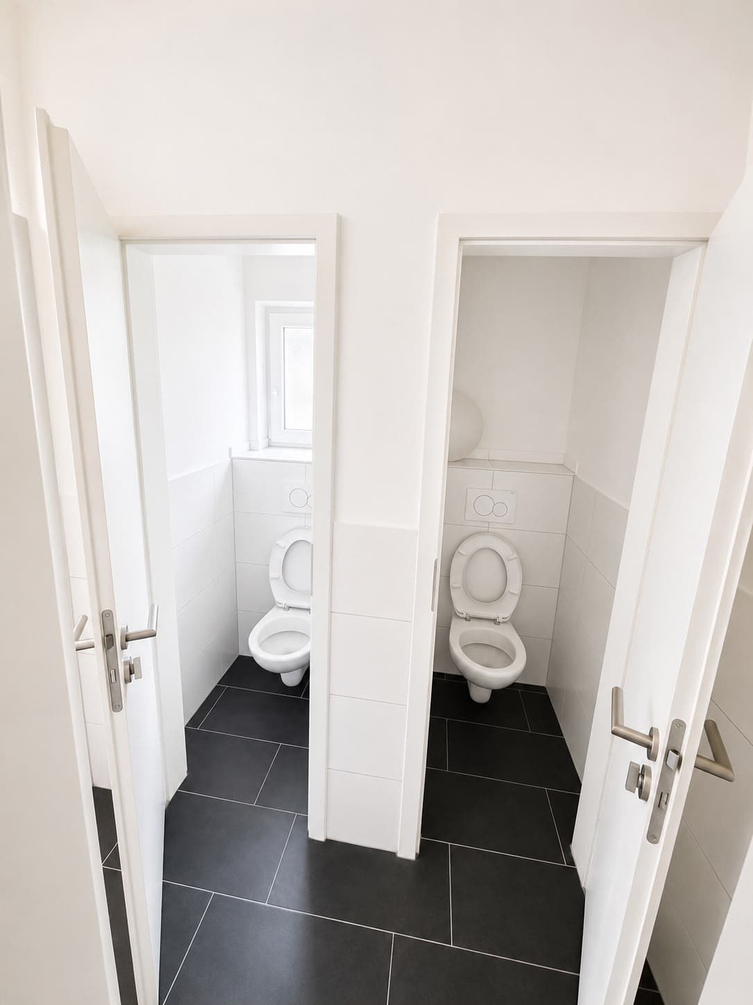 Saubere WC-Kabinen in der Business Unterkunft Hamburg
