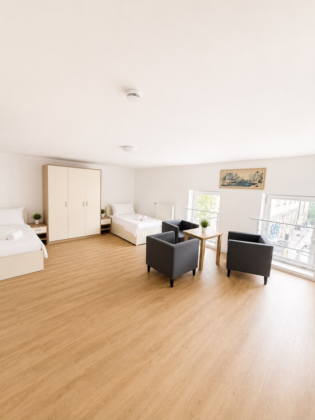 Dreibettzimmer – Für Projektteams und Gruppen. Drei Betten, viel Raum und alle Annehmlichkeiten.
